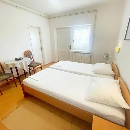 In Dramalj Mit Terrasse Und Meerblick Apartment Klanfari