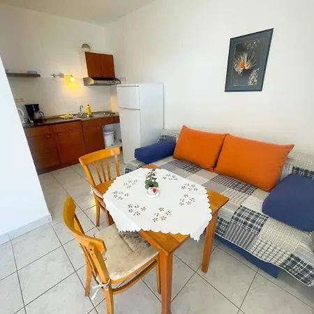 Apartment In Dramalj Mit Terrasse Und Meerblick Klanfari