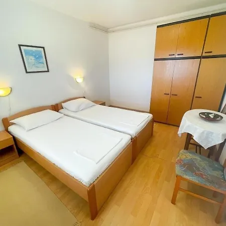 Apartment In Dramalj Mit Terrasse Und Meerblick Klanfari