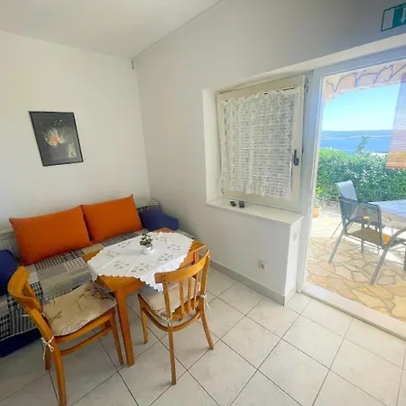 Apartment In Dramalj Mit Terrasse Und Meerblick