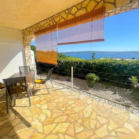 Apartment In Dramalj Mit Terrasse Und Meerblick Klanfari